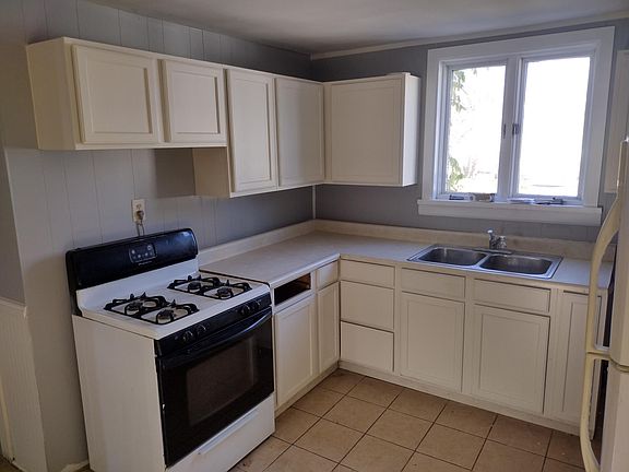 3rd image of 589 6th Ave #2