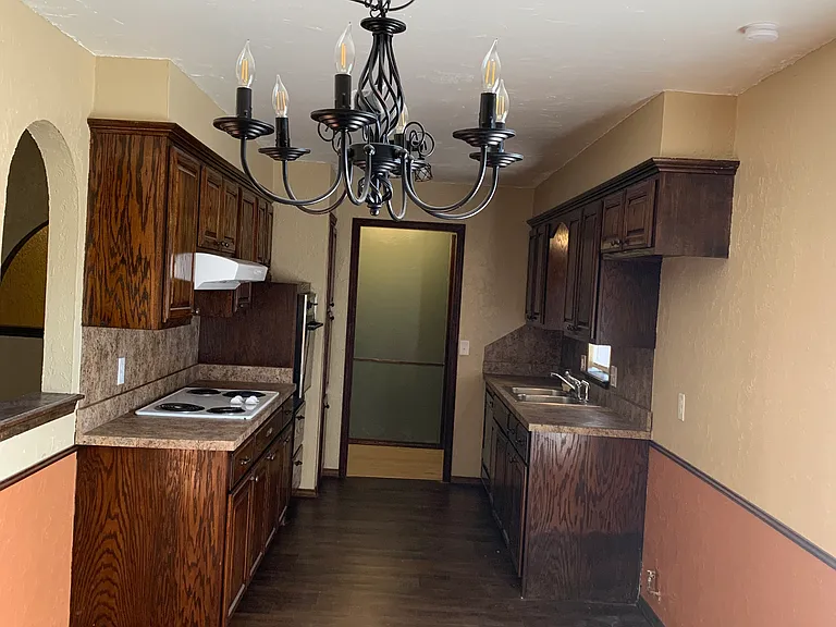 901 Arlington Dr — Photo 10