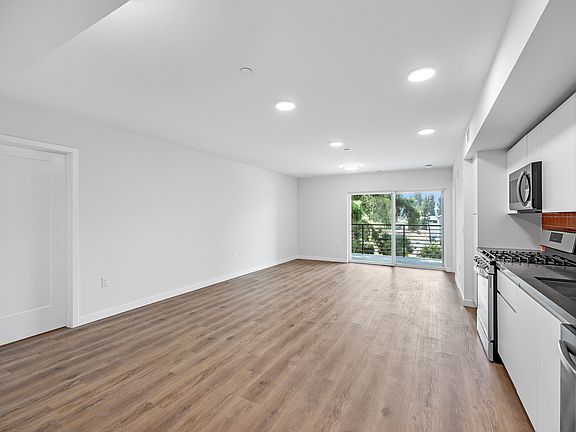 5th image of 6363 Tyrone Ave #3B-2Ba