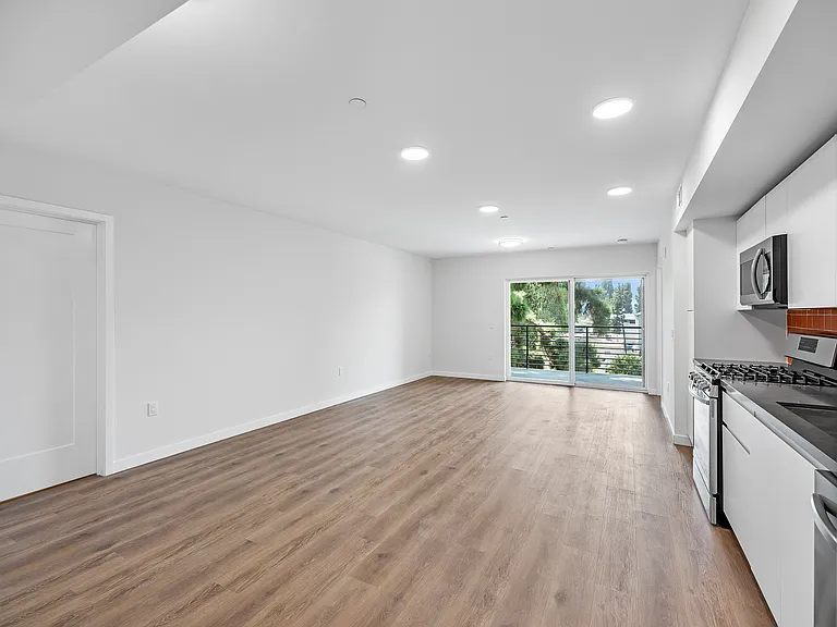 6363 Tyrone Ave #406 — Photo 5