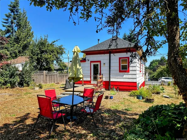 37 Strickland St, Nanaimo, BC V9R 4S1