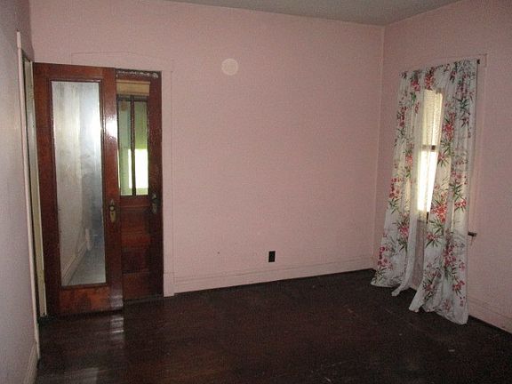3rd image of 1454 N Menard Ave