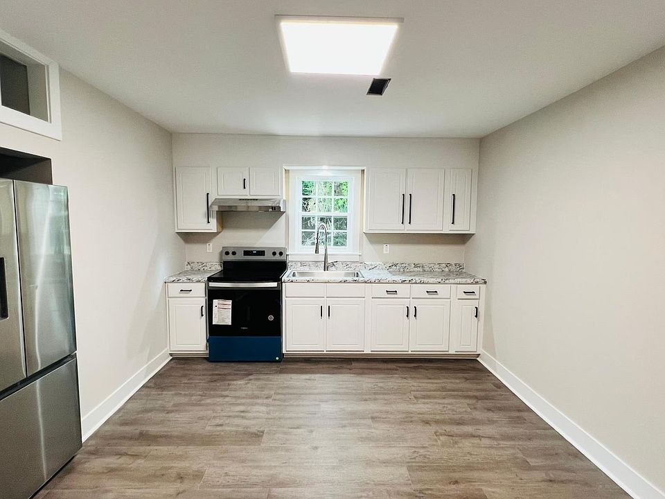 1st image of 108 E Dewey St