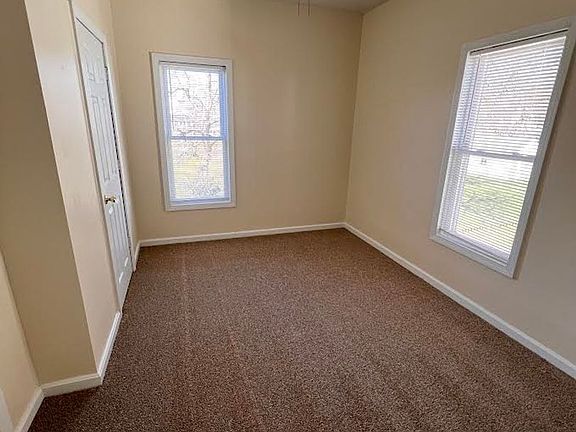 4th image of 106 E Main St