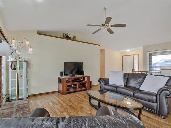 5th image of 2415 N Regency Lakes Ct