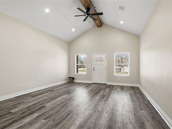 5th image of 511 Hall St