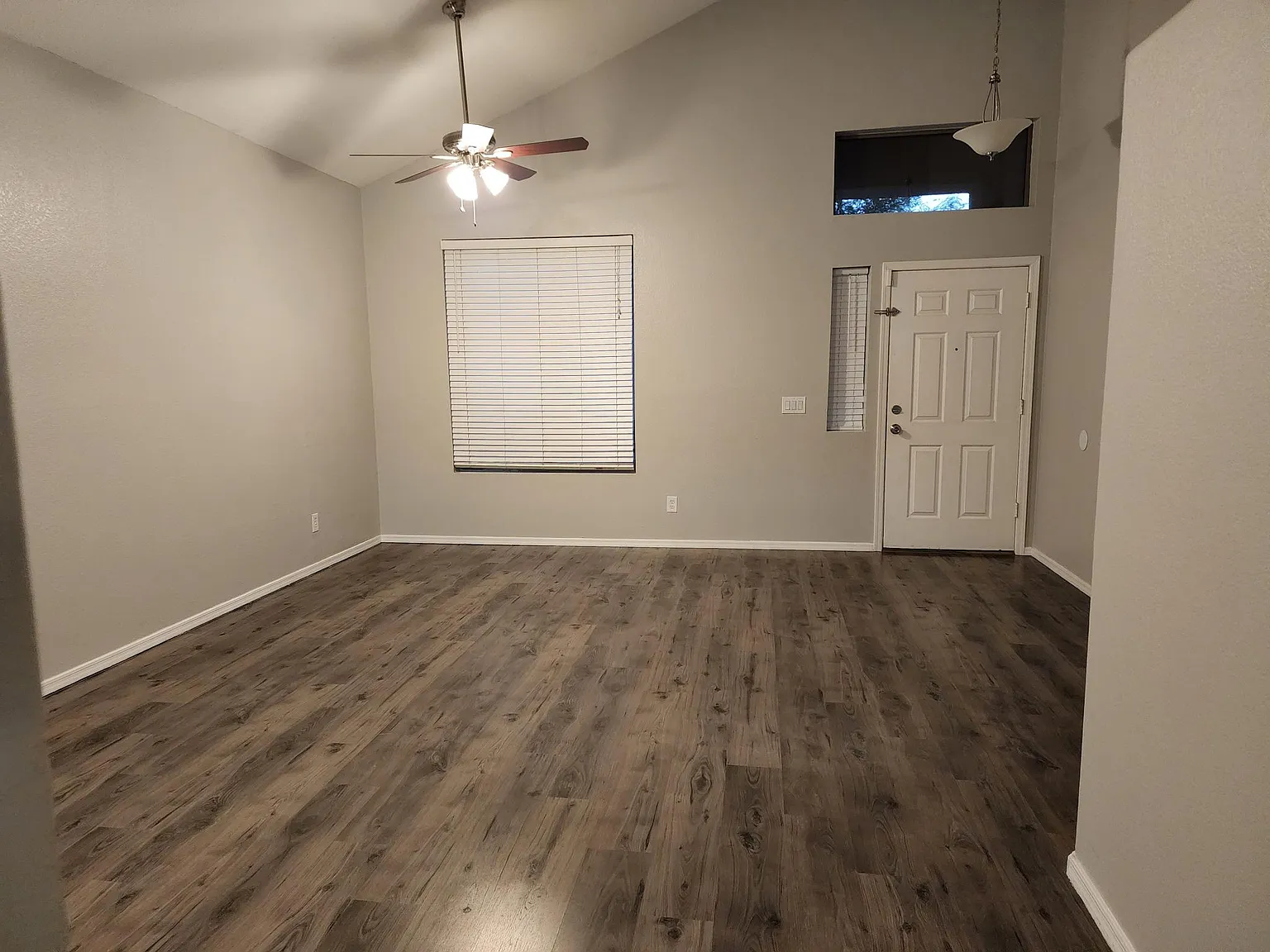 10381 W Amelia Avenue — Photo 2