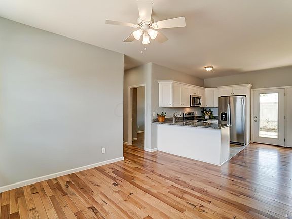 5th image of 212 Sherwood Dr