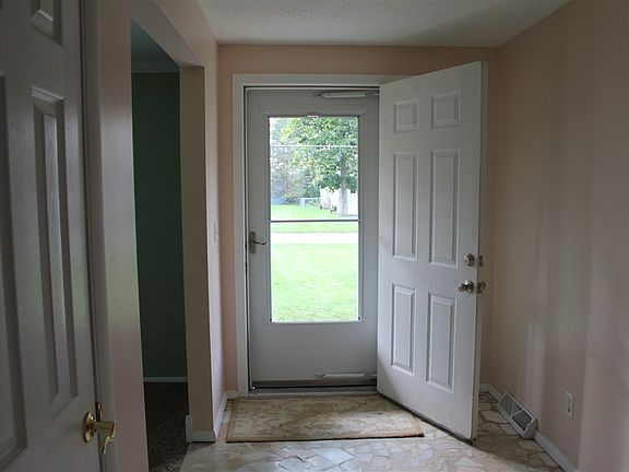 3rd image of 304 N Red Bud Ln