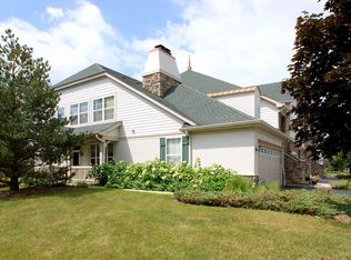 387 Bay Tree Cir, Vernon Hills, IL 60061