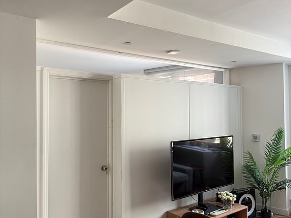 3rd image of 411 35th St #3L