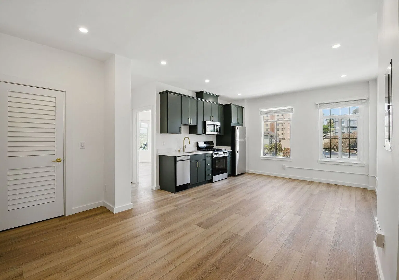 Couldn't be a better view!! Condo finishings! — Photo 1