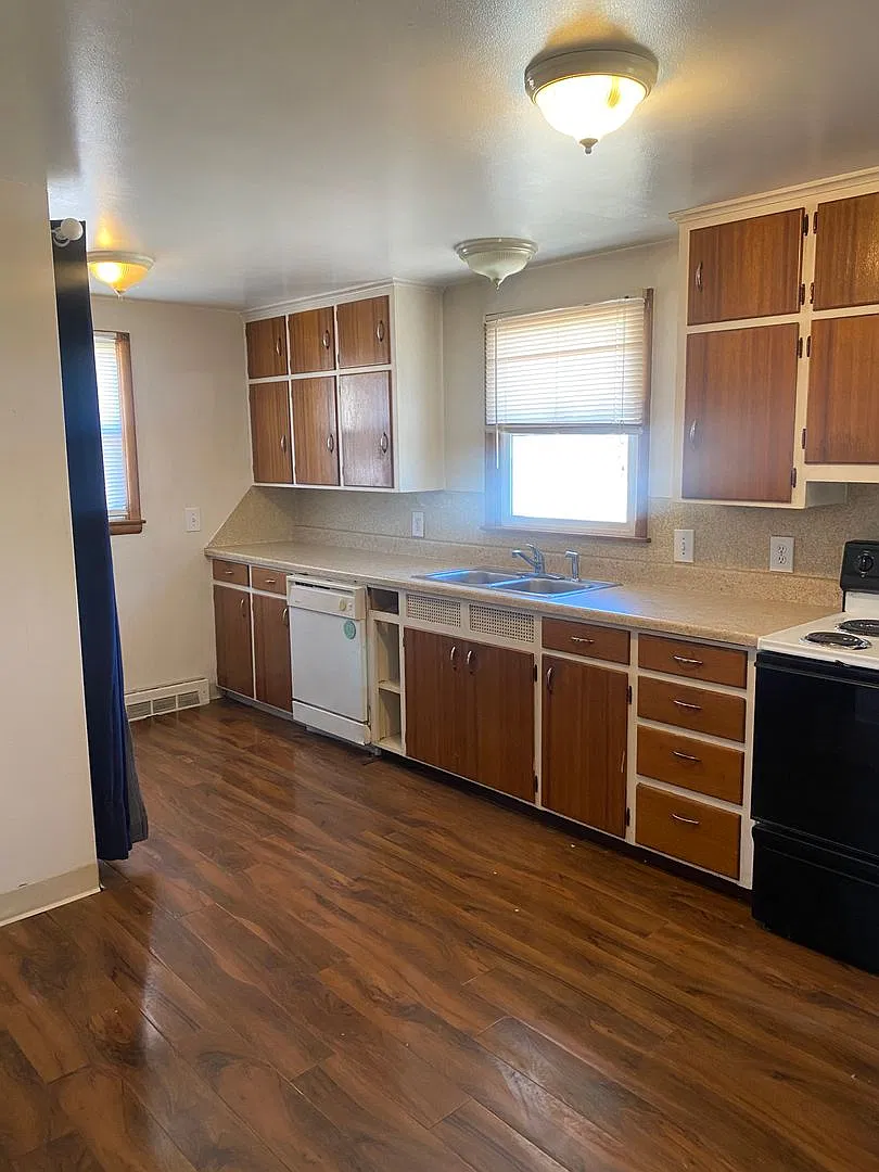 2 Bedroom Home For Rent — Photo 2