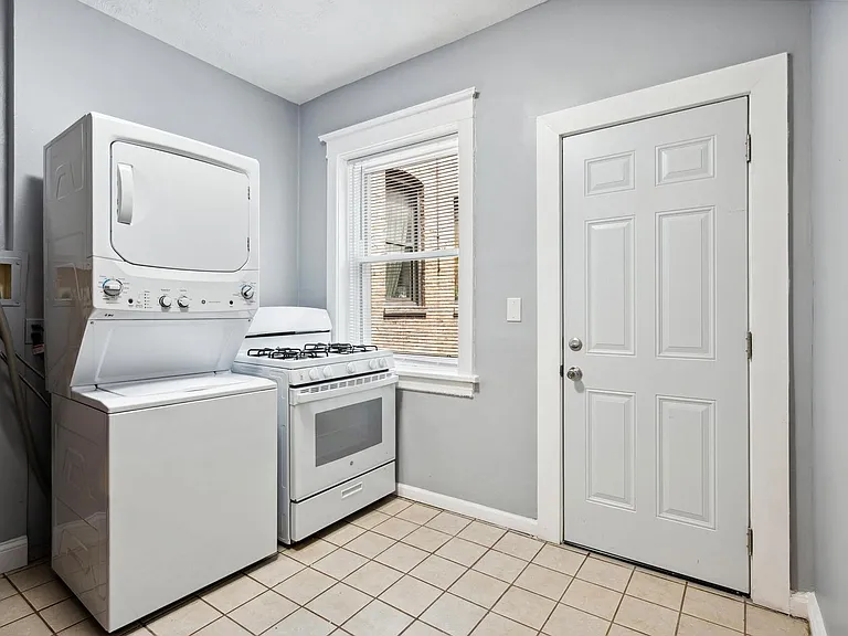 1341 N Ashland Ave — Photo 7