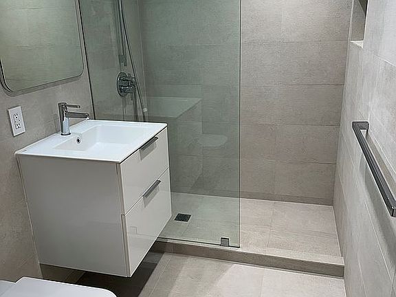 5th image of 49 W 90th St APT 4