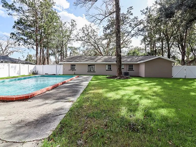 2927 SE 13th St — Photo 10