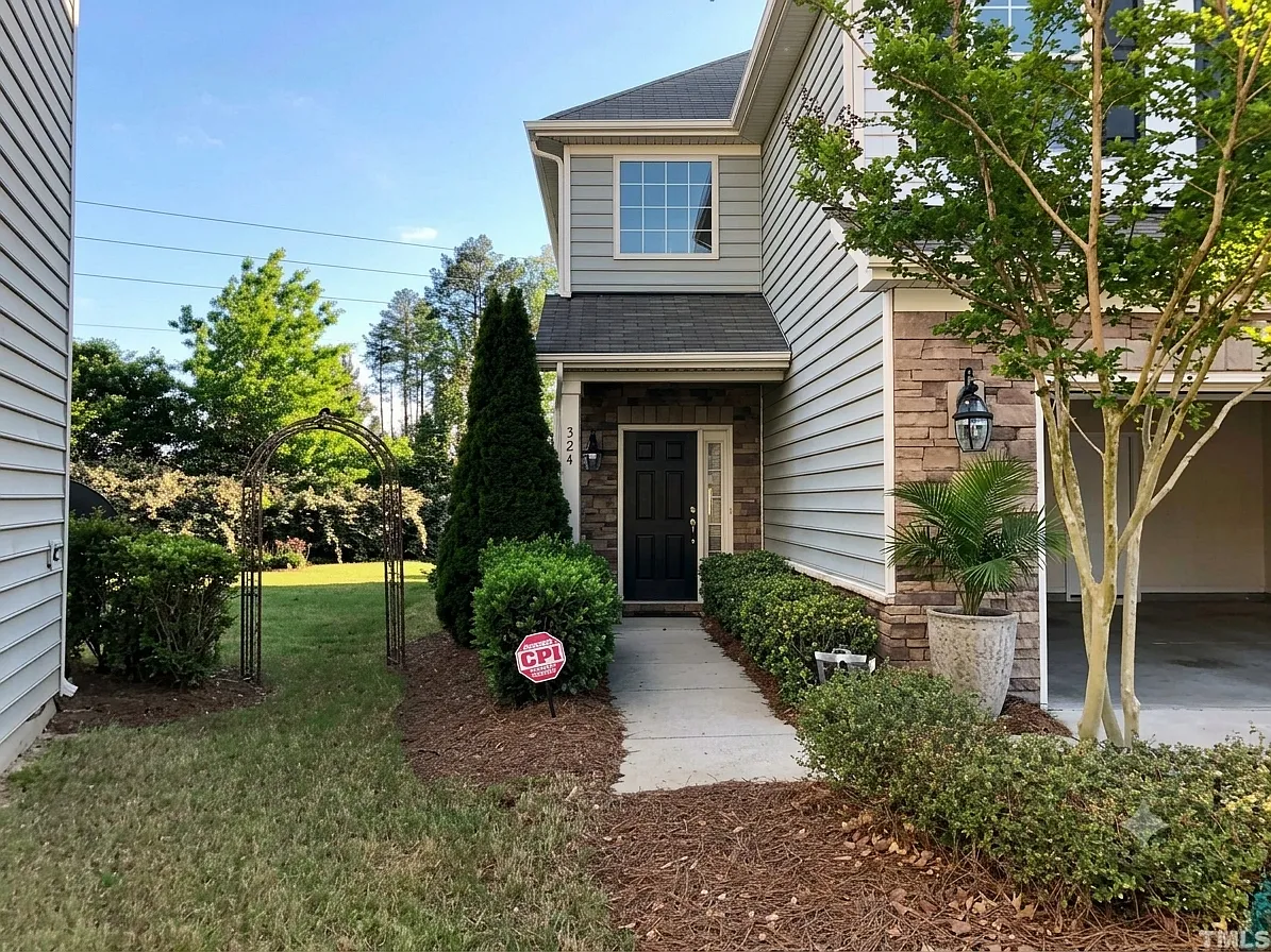 4 bed, 2100 sqft, $2,399 — Photo 2