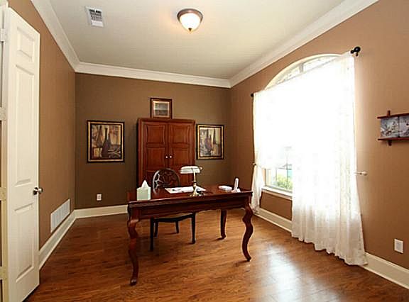 4th image of 1117 Woodcliff Dr