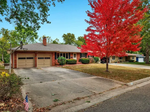 1616 SW 26th St, Topeka, KS 66611