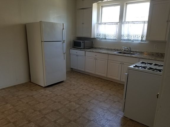 2nd image of 1723 Sacramento St #B