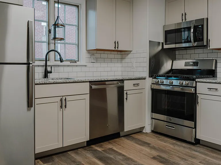 1531 Green St #2R — Photo 5