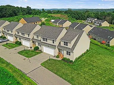2nd image of 148 Ariel Cir