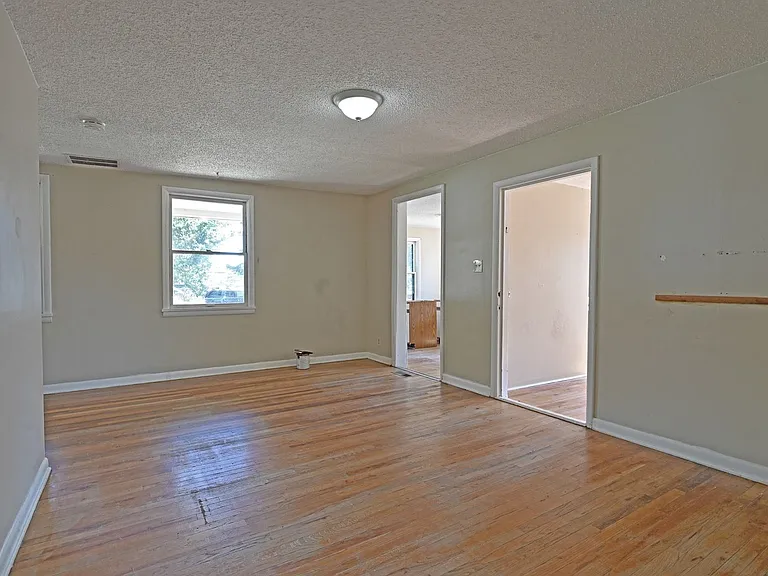 555 Wyoming Ave — Photo 12