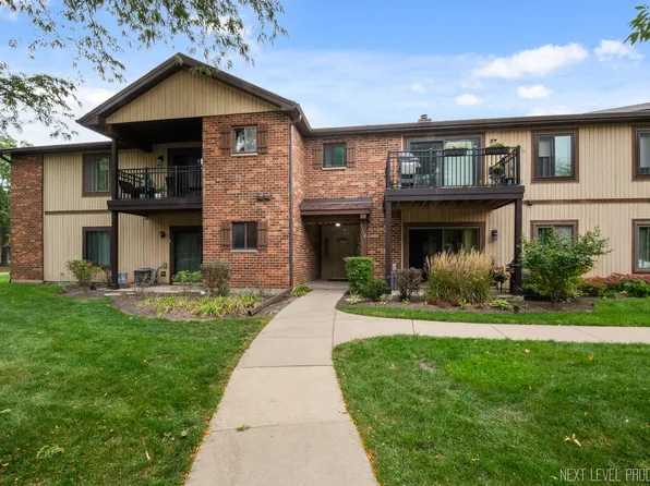 1118 Prescott Dr APT 1D, Roselle, IL 60172