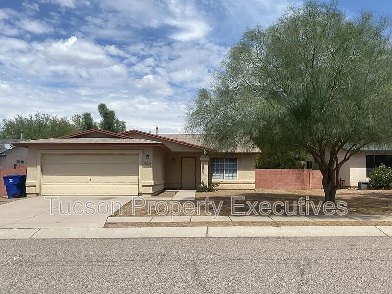 3 bed, 2.0 bath, 1415 sqft, $1,825 — Photo 1