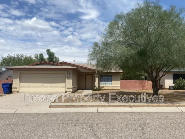 7905 S Danforth Ave, Tucson, AZ 85747