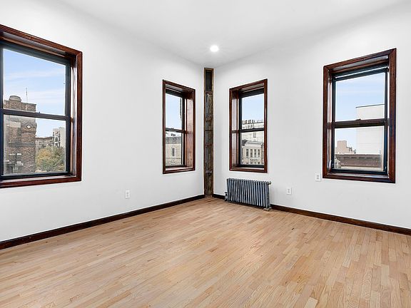 3rd image of 572 Lincoln Pl APT 2B