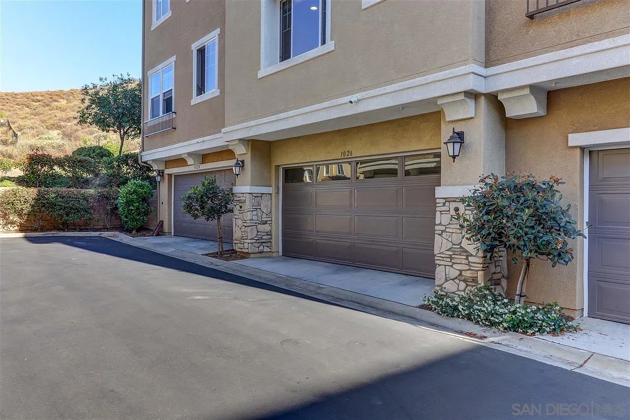 3 bed, 2.5 bath, 1534 sqft, $3,850 — Photo 2
