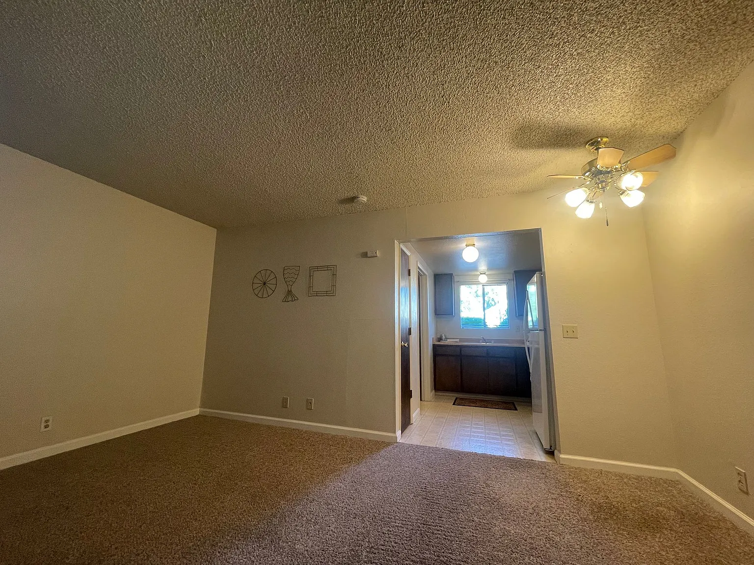 Warner Studios Apartments — Photo 3