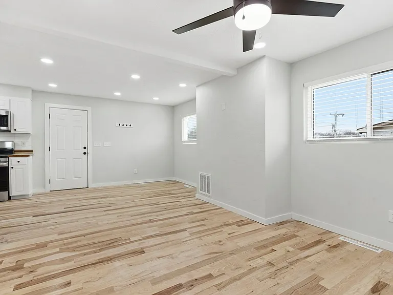 2831 E University St — Photo 6