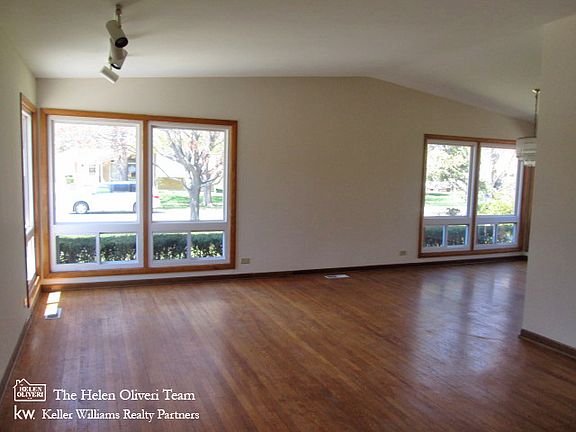 3rd image of 9423 Ozanam Ave