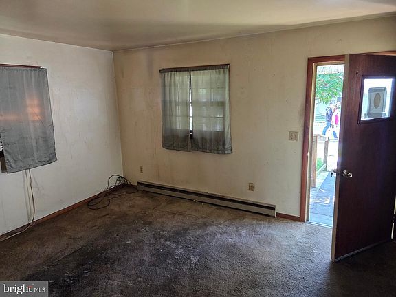 5th image of 414 Center Ave