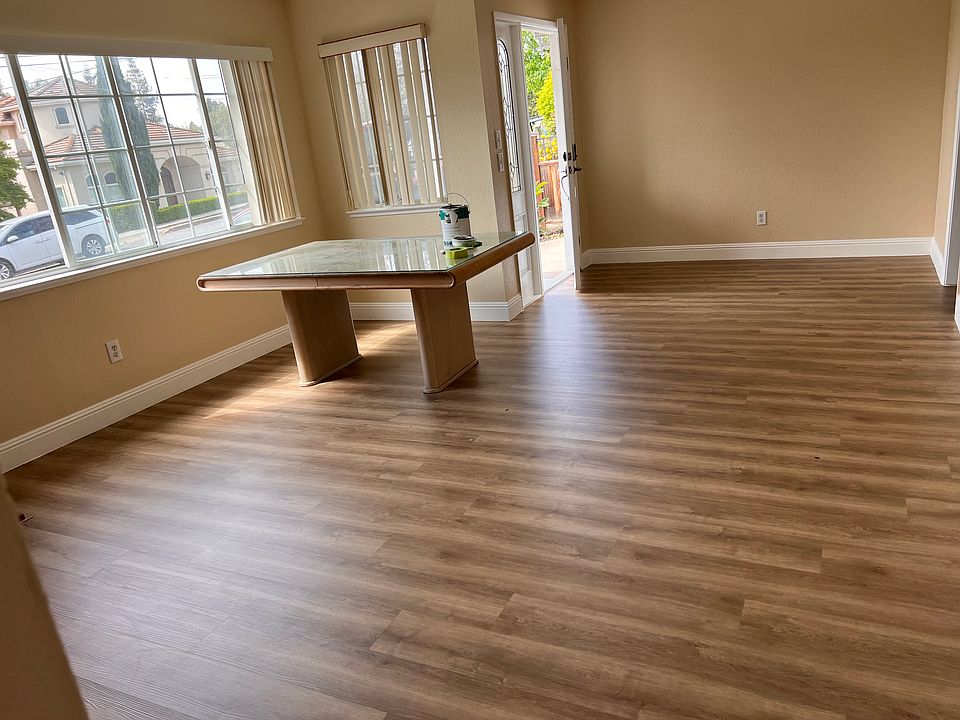 1st image of 415 De Leon Ave
