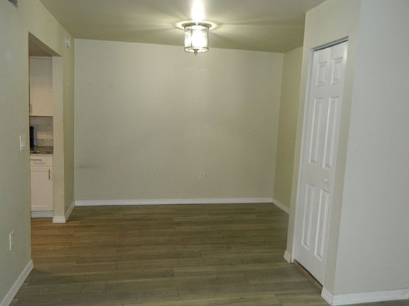 5th image of 924 Lake Destiny Rd Unit A