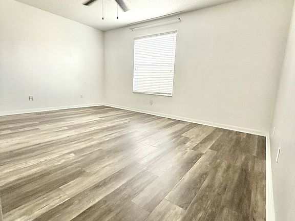 3rd image of 609 Cresting Oak Cir #1