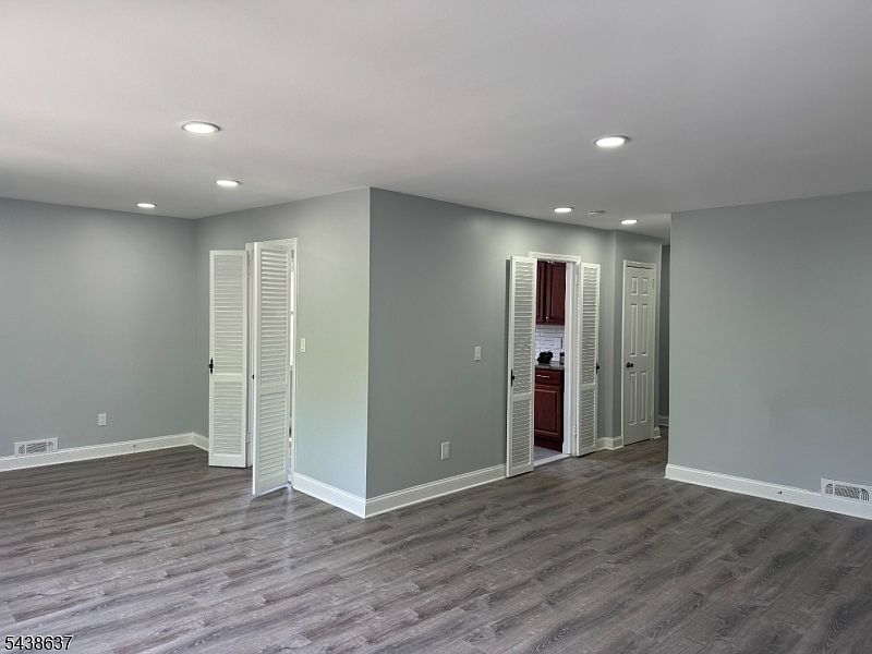 1st image of 10 Evelyn Ct