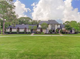 1111 Cowards Creek Dr, Friendswood, TX 77546