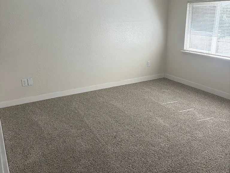 34018 1st Cir S — Photo 7