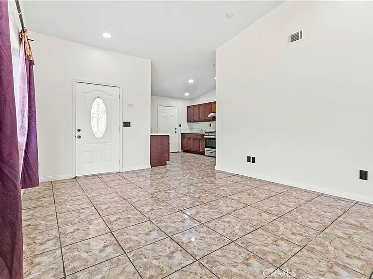 10127 Finch Ave — Photo 3