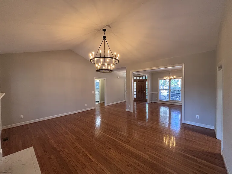 420 Lake Forest Dr SE — Photo 6