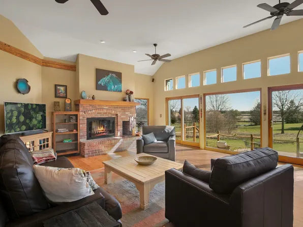859 Old Kirk Rd, Geneva, IL 60134