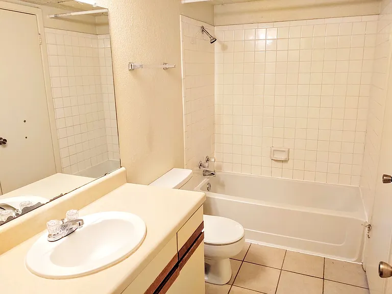 606 W Collins St — Photo 12