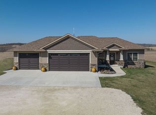 4962 Jordans Grove Rd, Central City, IA 52214