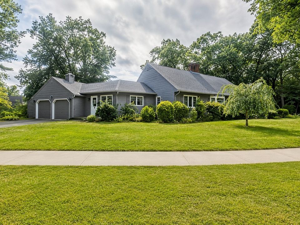 1st image of 7 Woodland Rd