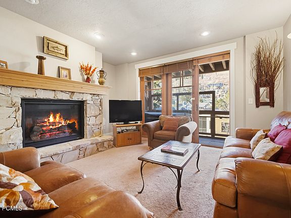 4th image of 1000 Park Ave #C203