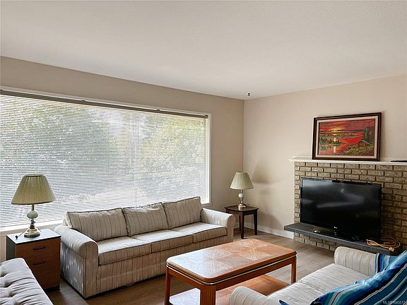 4th image of 352 Nootka Dr